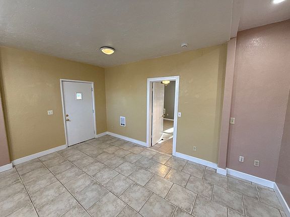 5th image of 291 Clay St W APT 1