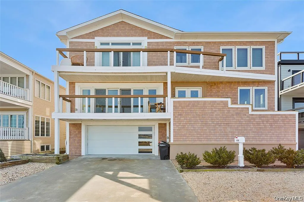 5 bed, 3.5 bath, 5673 sqft, $13,000 — Photo 1