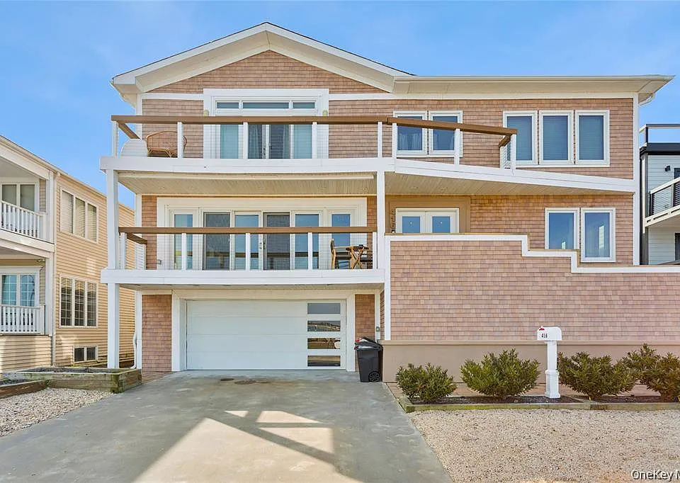 416 W Bay Dr