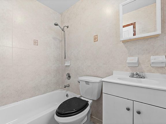2nd image of 839 Jennings St Floor 2