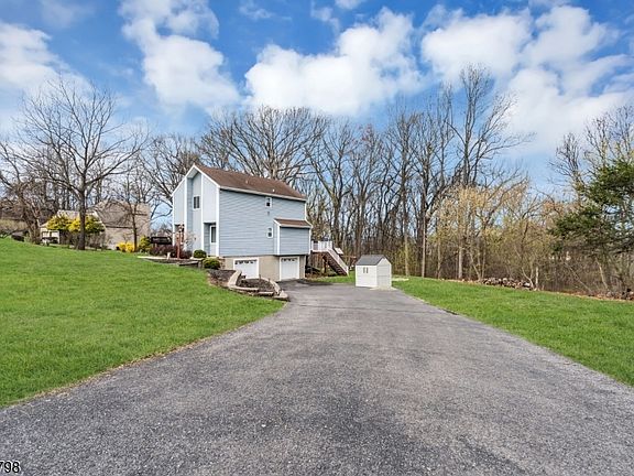 4th image of 40 Blossom Rd
