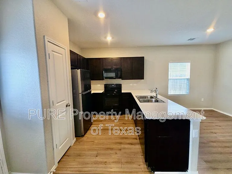 301 Freshwater Dr — Photo 6