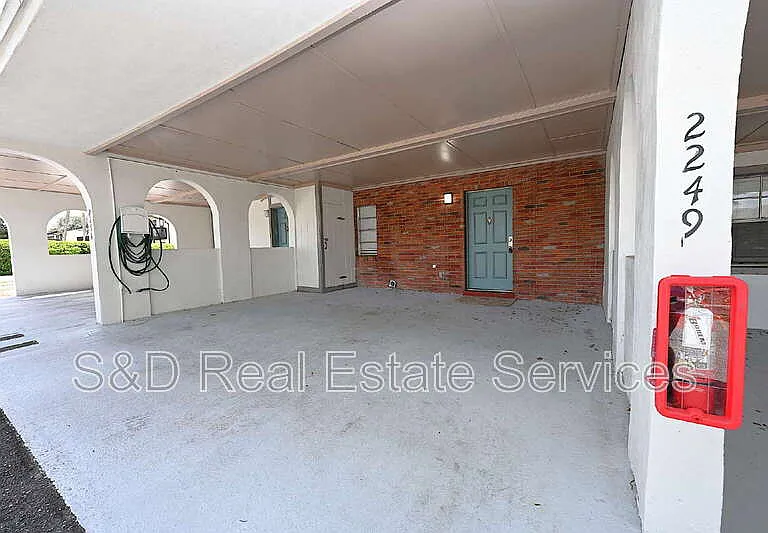 2249 9th St SE — Photo 2