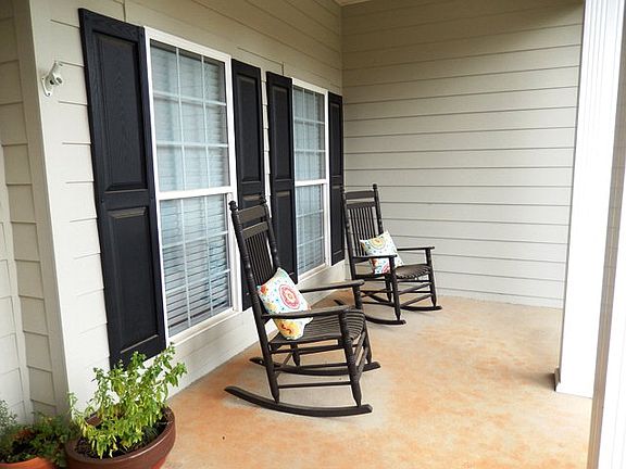 3rd image of 978 Woody Hill Cir