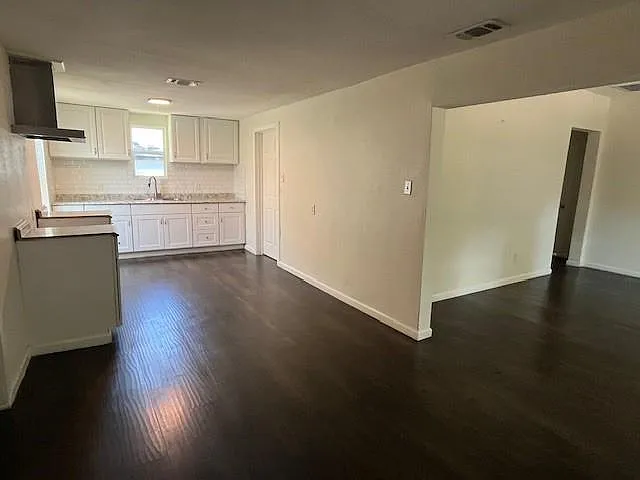 3 bed, 936 sqft, $1,650 — Photo 2