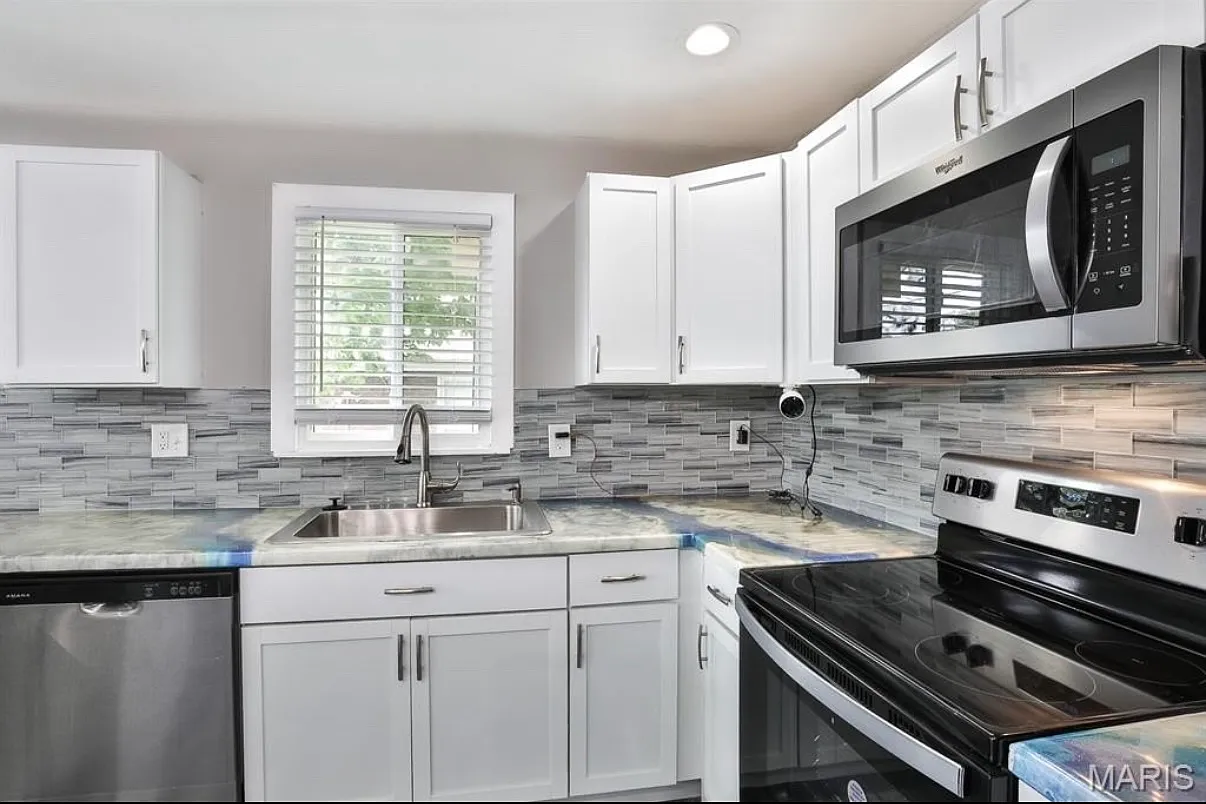 3 bed, 861 sqft, $1,550 — Photo 3
