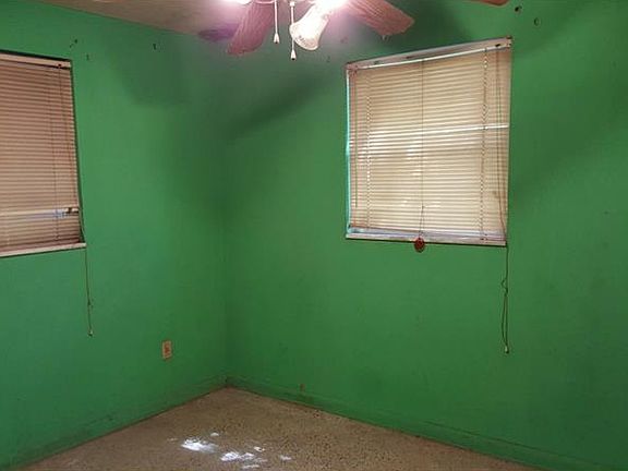 3rd image of 4706 E Curtis St