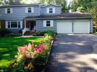 100 La Rue Dr, Huntington, NY 11743