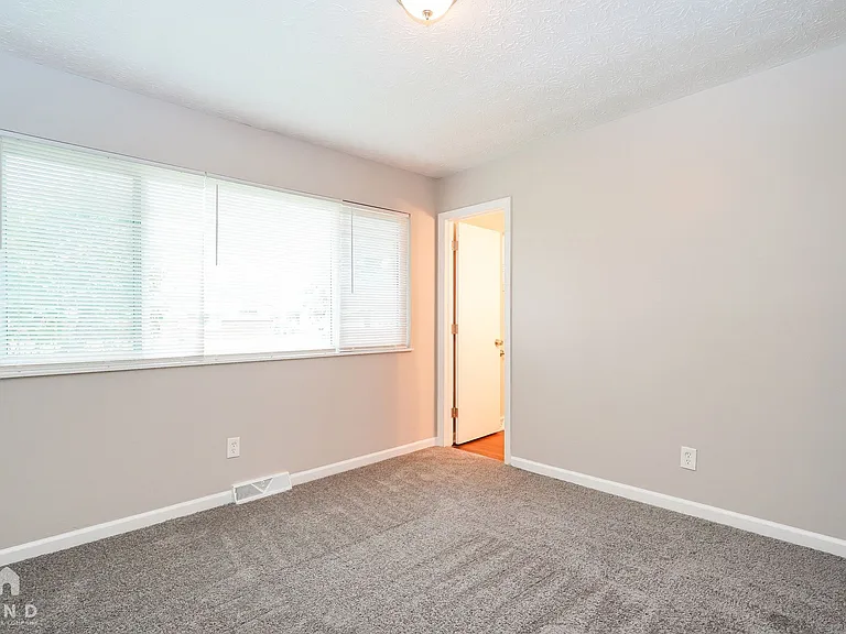 10 Oakwood Dr — Photo 15