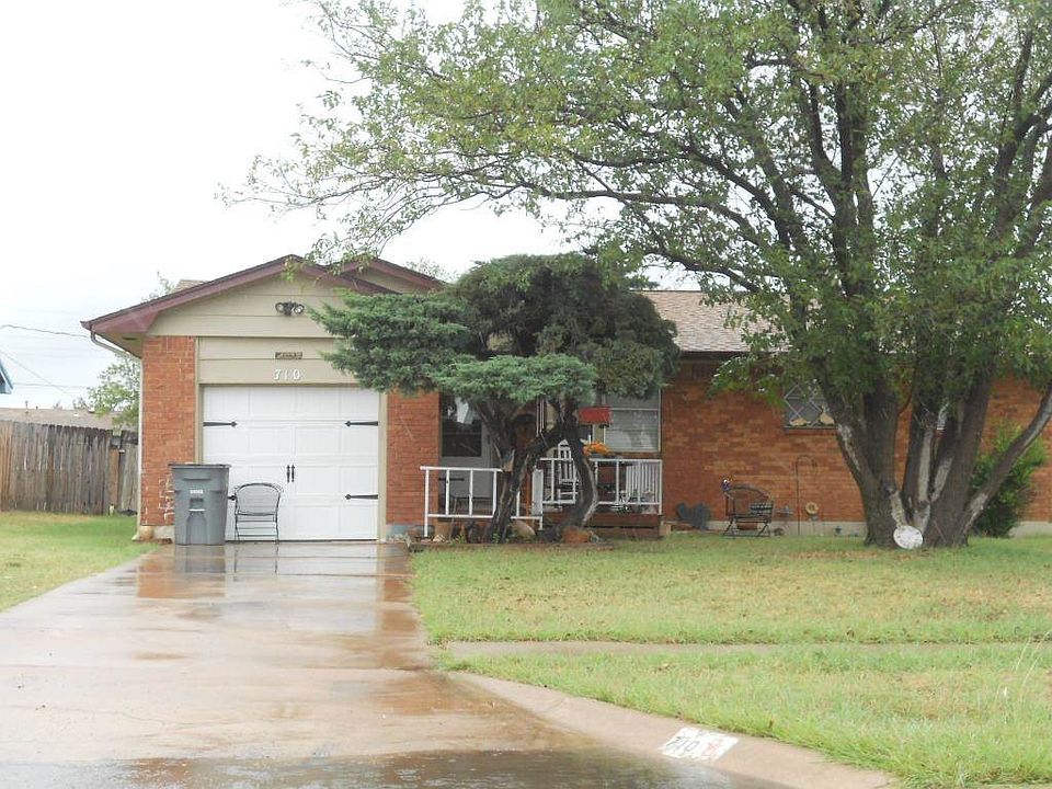 1st image of 710 SW 52nd St