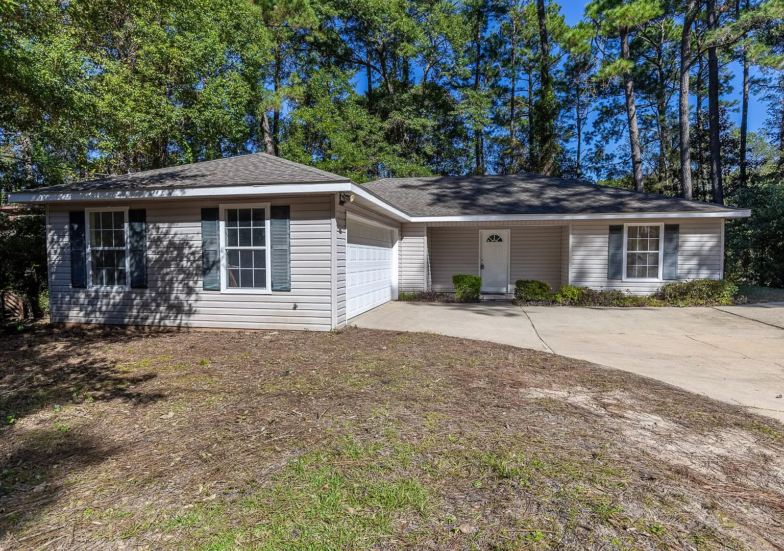 Charming 3-Bedroom Home in Daphne's Lake Forest Community — Photo 1