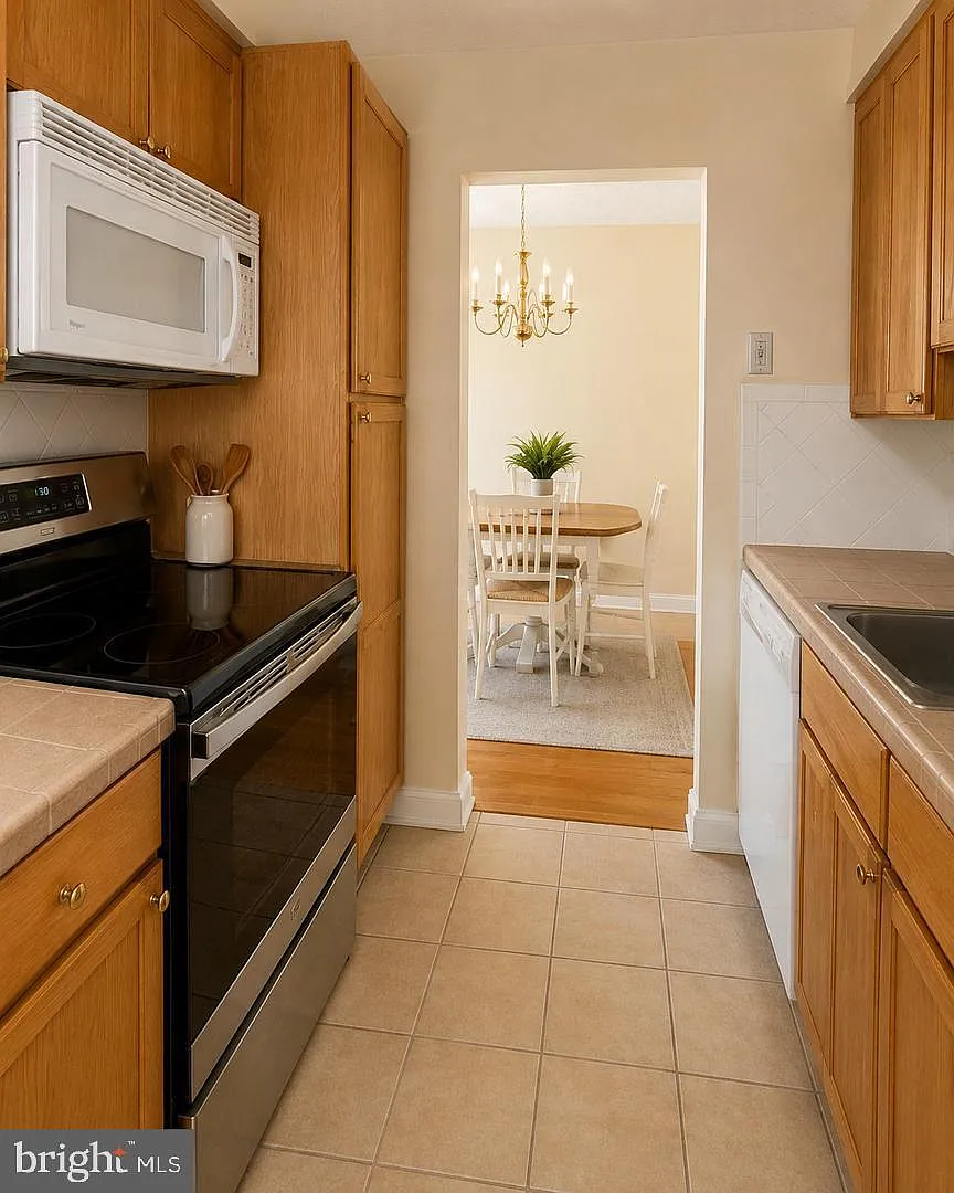 2 bed, 2.0 bath, 1136 sqft, $2,200 — Photo 2