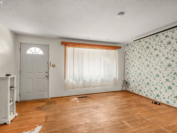 2nd image of 210 NE 167th Pl