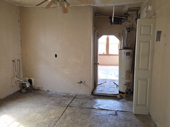 chicago-illinois-442890507 picture