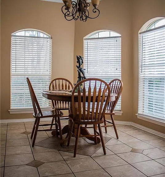 2202 Brookview Dr — Photo 14
