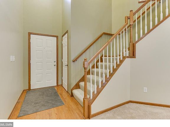 3rd image of 574 Sutherland Dr