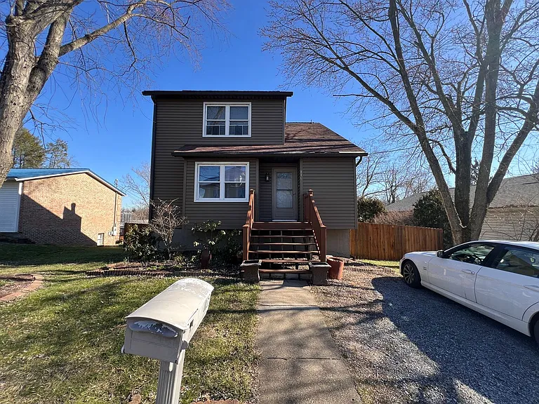 116 Ridgeley Rd — Photo 1