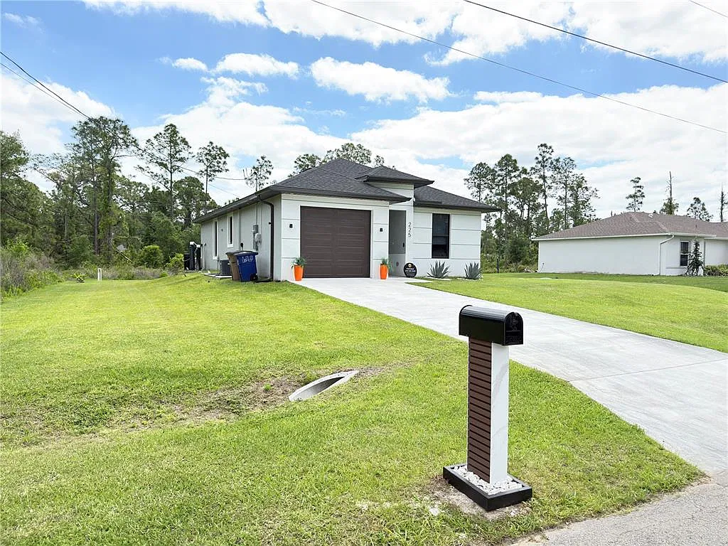 3 bed, 2.0 bath, 1208 sqft, $1,750 — Photo 3