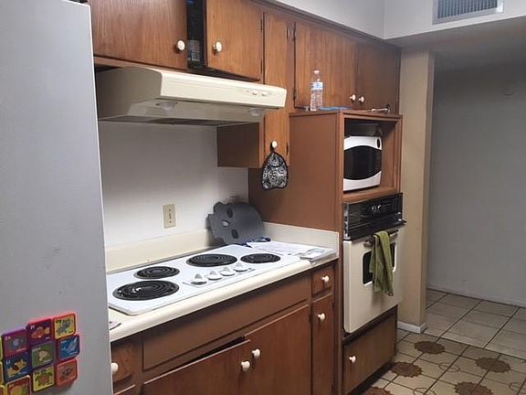 5th image of 3448 E Linden St