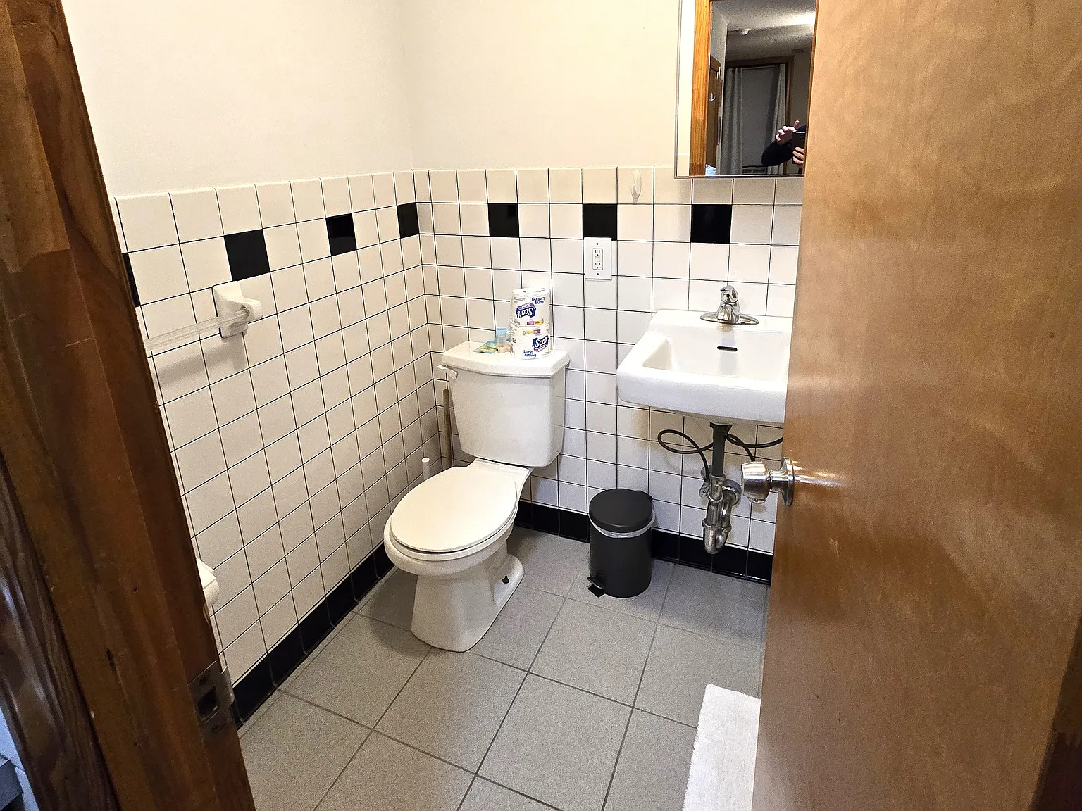 407 West 39th Street — Photo 3