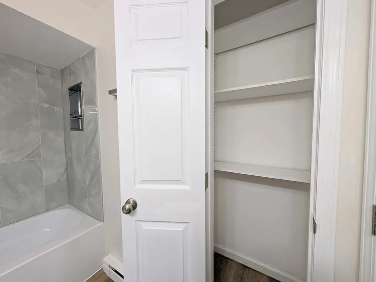 575 E Oak St — Photo 8