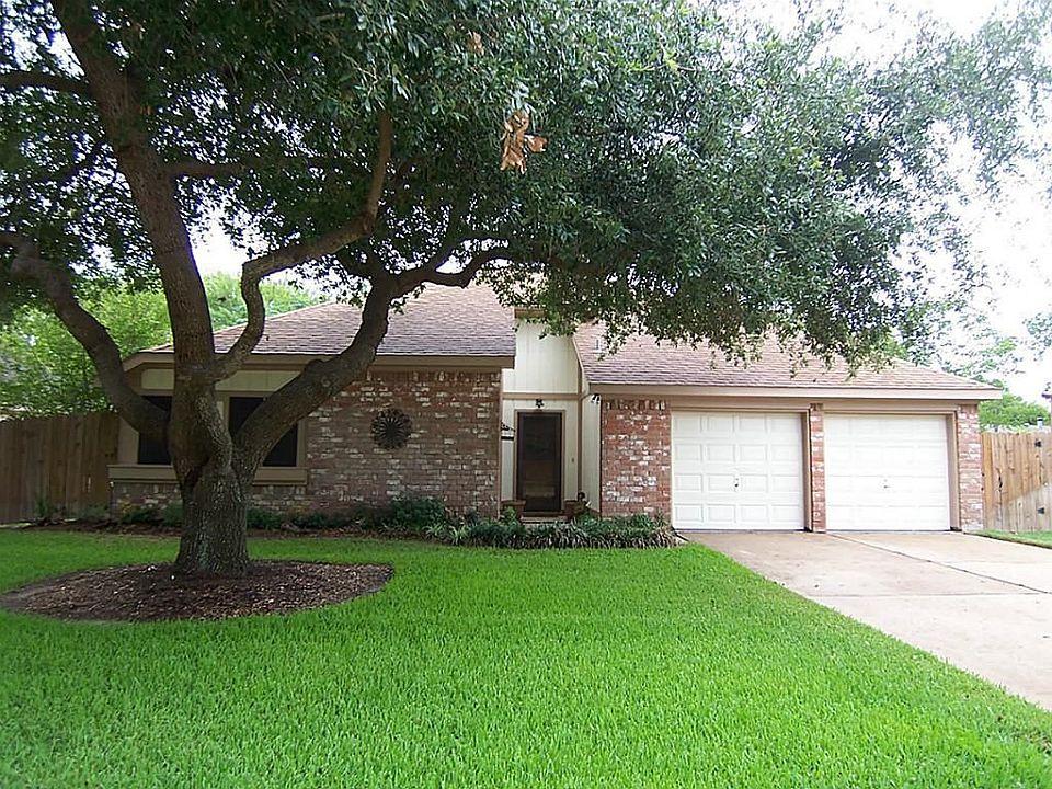 1st image of 2637 Village Circle Dr