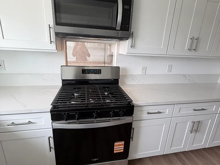 1315 Ameluxen Ave — Photo 1