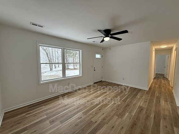 4th image of 204 Mahone Ct