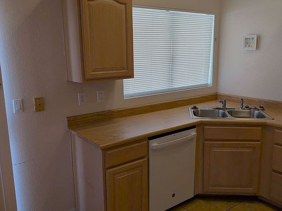 5th image of 73 S Cypress Ct