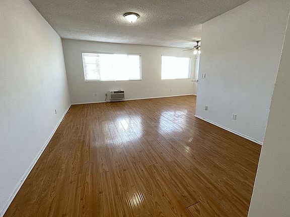 5th image of 5715 Vineland Ave #8528