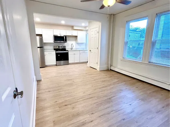 2 Mount Pleasant Ave APT 2, Ipswich, MA 01938