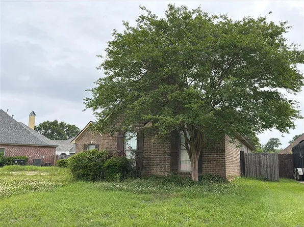 3903 Le Brooke Ln, Benton, LA 71006