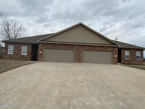 5046 Raintree Cir #B Photo 1