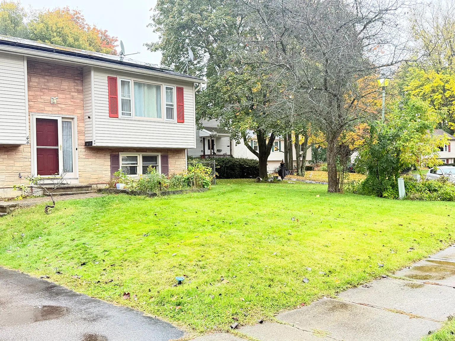 3 bed, 1300 sqft, $3,000 — Photo 2