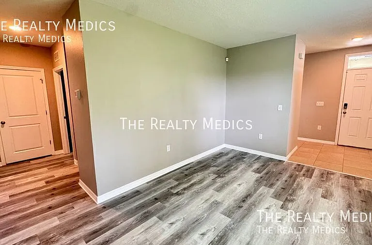 10906 Carlton Fields Dr — Photo 18