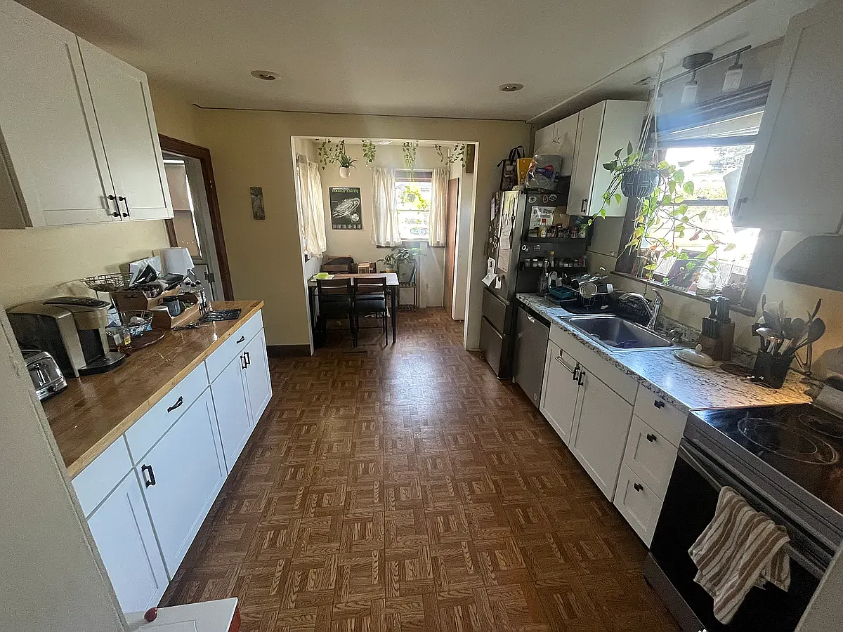 3 bed, 1.5 bath, 1812 sqft, $1,300 — Photo 4