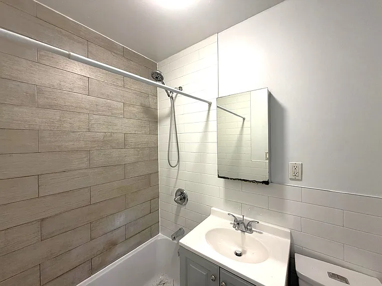 285 Cornelia St #1R — Photo 18