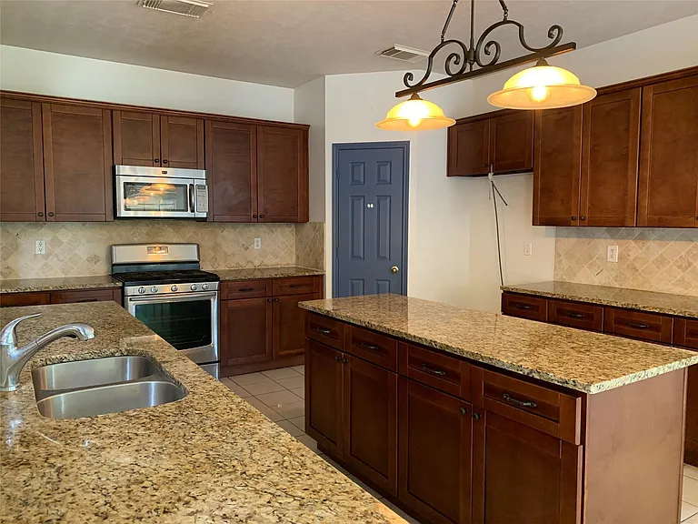 20703 Riviere Ln — Photo 14