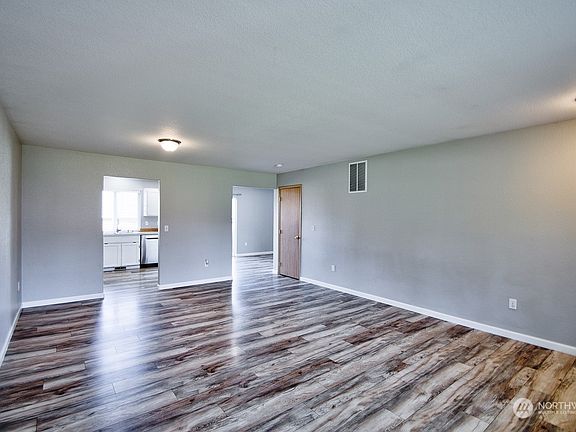 4th image of 10434 Brighton Street SE