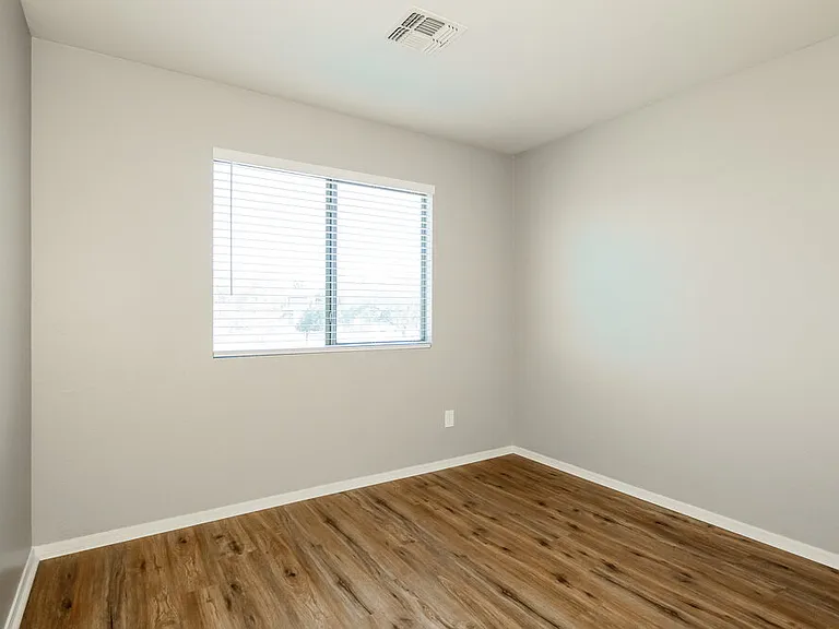 9313 S 35th Dr — Photo 13