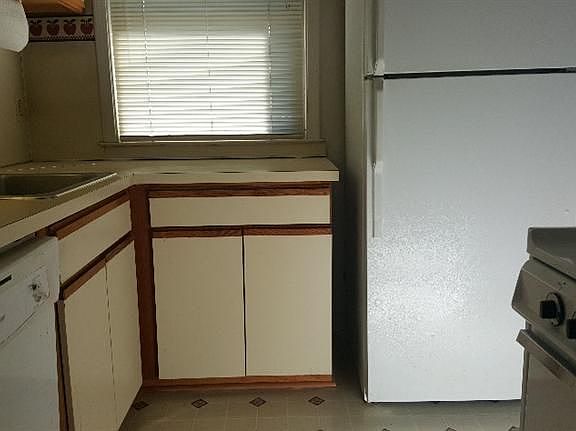 4th image of 2848 Whitewood St