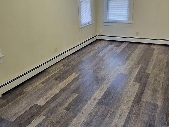 3rd image of 125 Hill St APT B