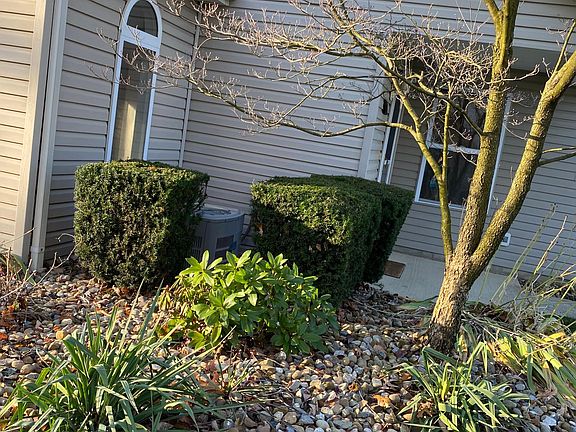 2nd image of 615 Hilltop Terrace Dr