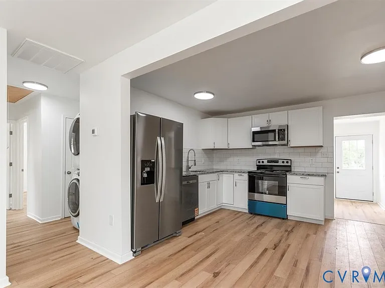 1806 Sussex St — Photo 8