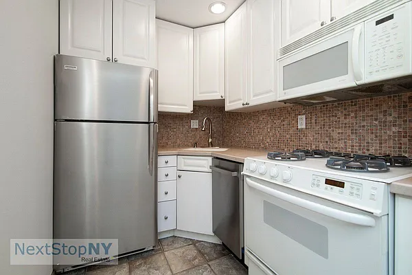 Rented by NextStopNY | media 20