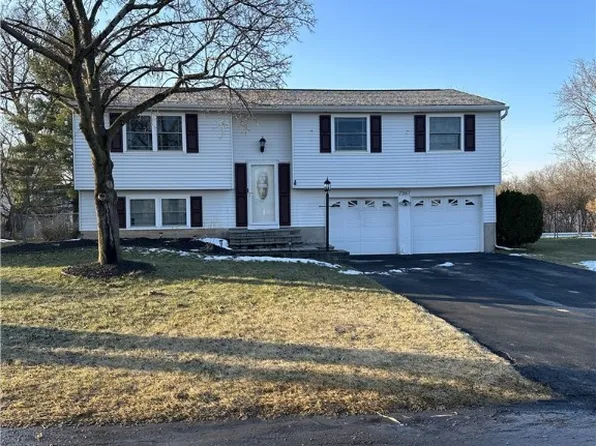 7387 Palomino Path, Liverpool, NY 13088