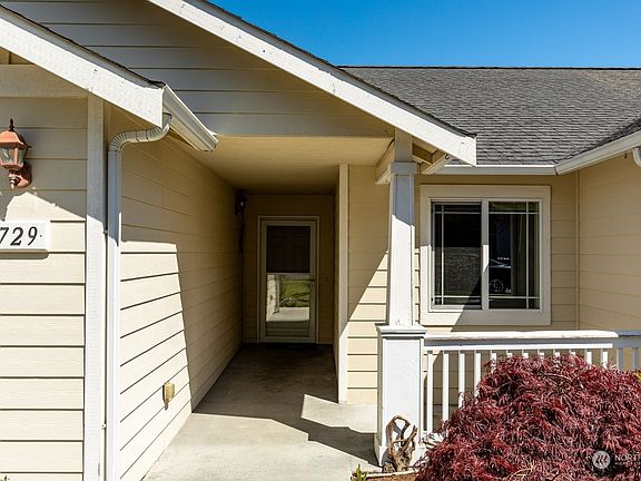 3rd image of 1729 NW Camellia Loop