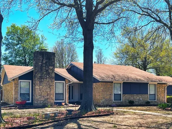 1104 Oakwood Cir, Henryetta, OK 74437