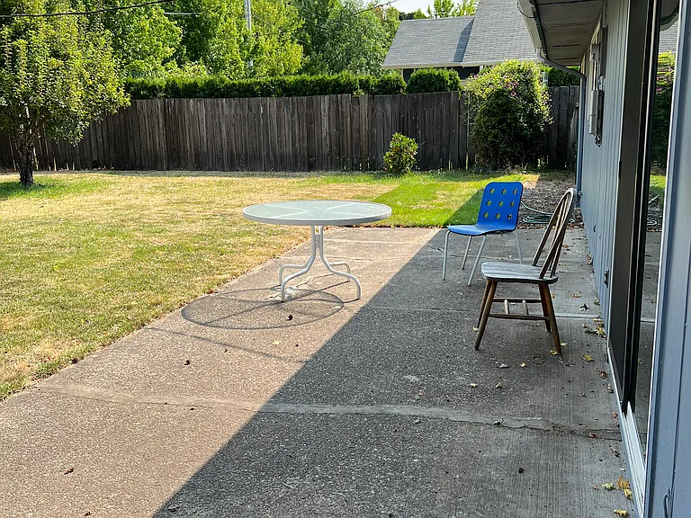 2749 SW Morris Ave — Photo 2