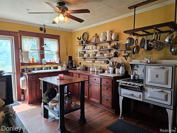 4th image of 3815 Gosline Rd
